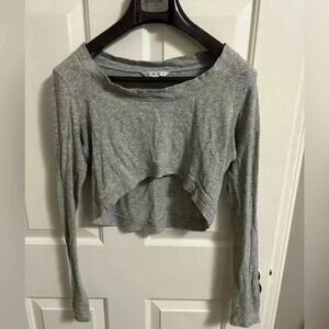 CAbi gray crop top long‎ sleeve thumb slots size small